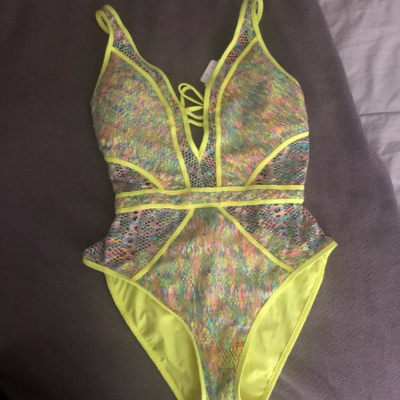 Becca Reveal One Piece Swimsuit - Picture 2 of 4